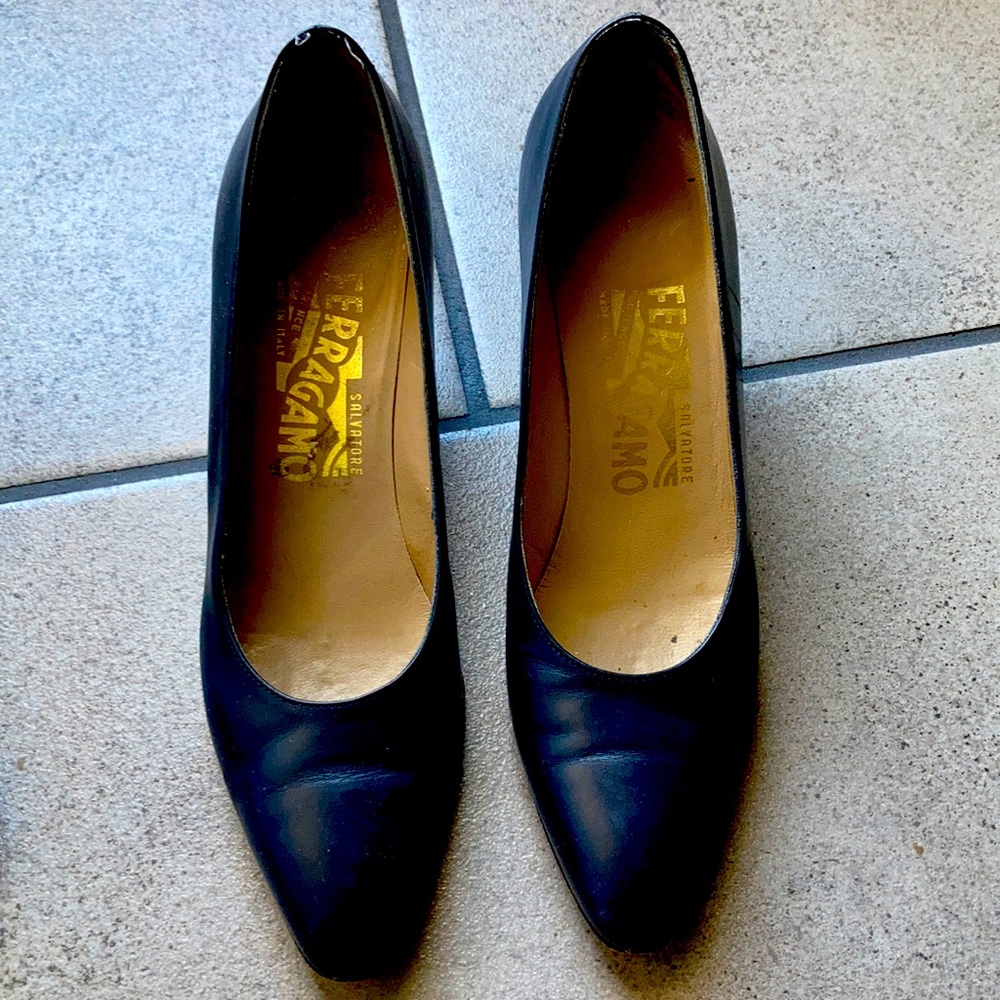 Salvatore Ferragamo shoes in black size 6